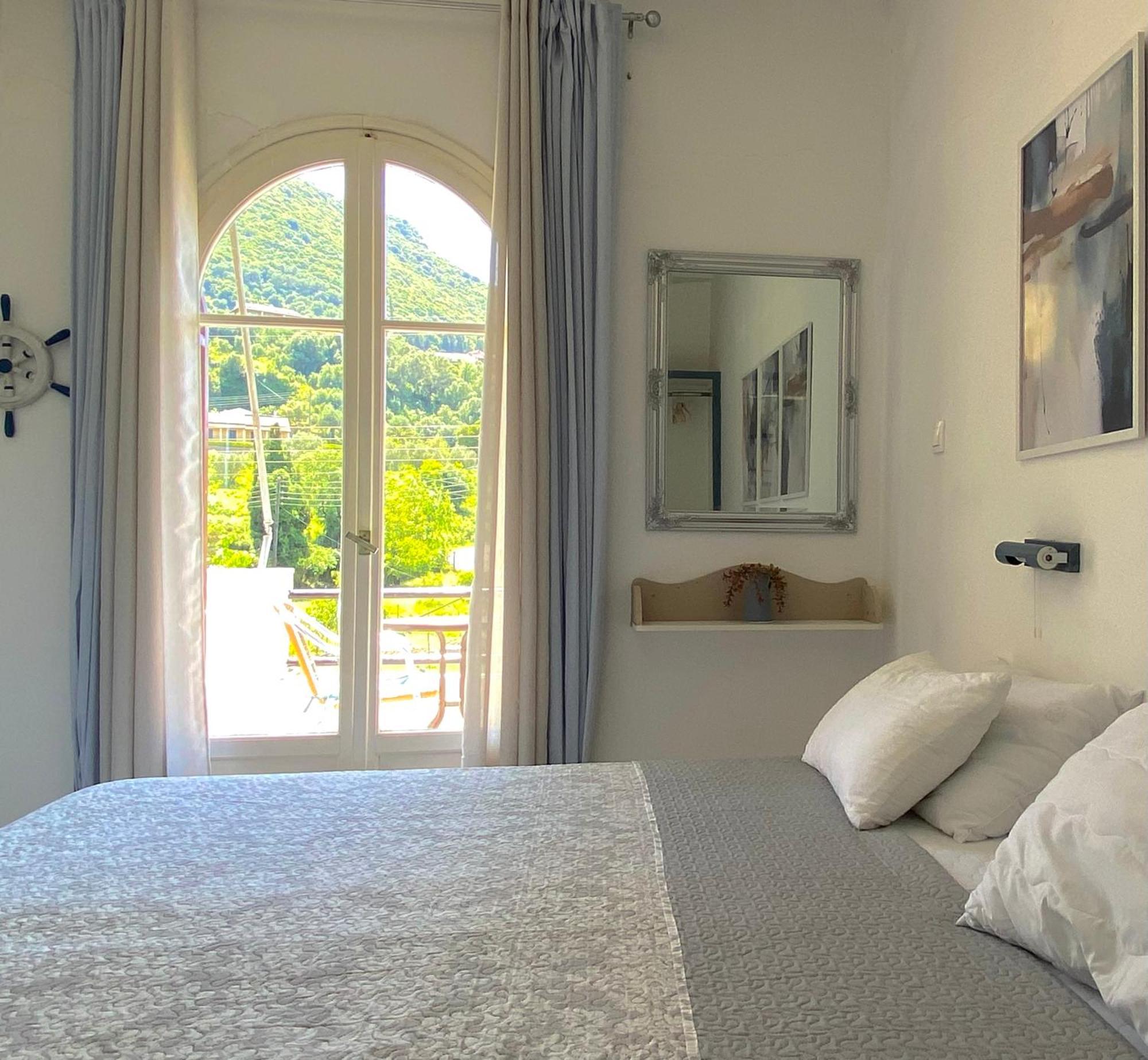 Navy Apartment With Mountain View &Private Parking Vátos Esterno foto